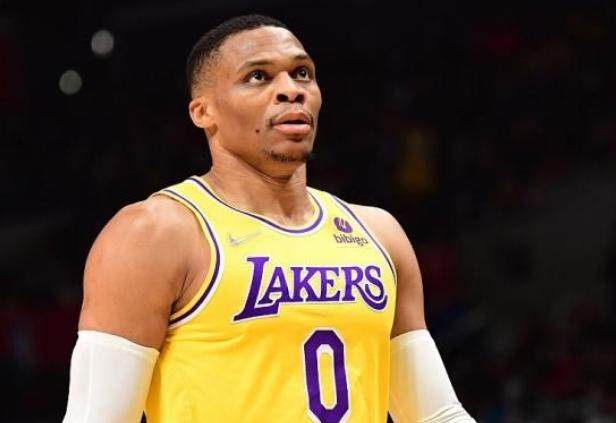 湖人投射短板仍未解决 名记：佩林卡只有20场容错